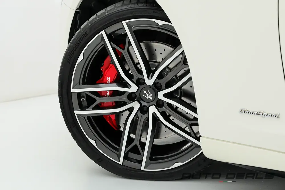2020 Maserati Quattroporte GTS GranSport | GCC | Service Contract | Smooth Condition | Twin-Turbo V8 - Image 11