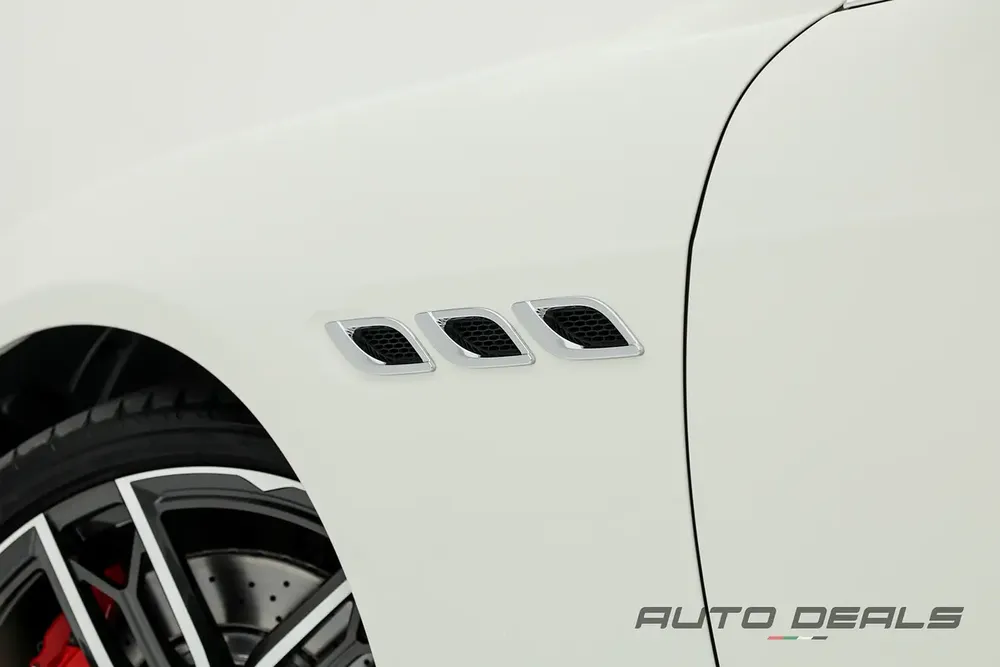 2020 Maserati Quattroporte GTS GranSport | GCC | Service Contract | Smooth Condition | Twin-Turbo V8 - Image 9