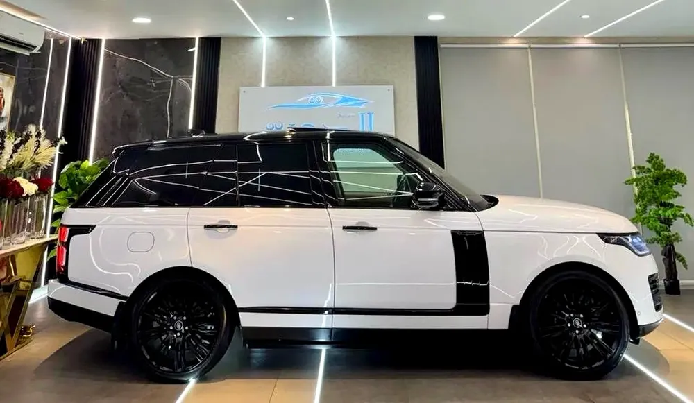 AUTOBIOGRAPHY RANGE ROVER VOGUE || GCC II FULLY LOADED || PERFECT CONDITION || ACCIDENT FREE - Image 10