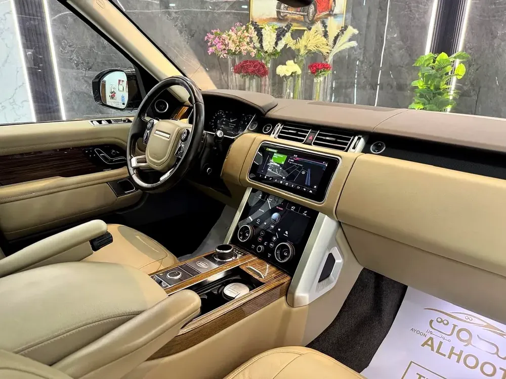 AUTOBIOGRAPHY RANGE ROVER VOGUE || GCC II FULLY LOADED || PERFECT CONDITION || ACCIDENT FREE - Image 13