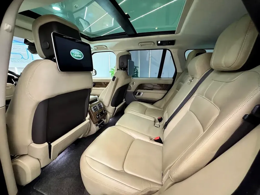 AUTOBIOGRAPHY RANGE ROVER VOGUE || GCC II FULLY LOADED || PERFECT CONDITION || ACCIDENT FREE - Image 16