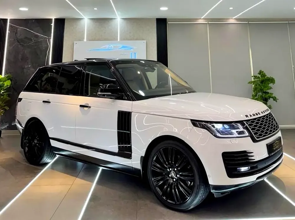 AUTOBIOGRAPHY RANGE ROVER VOGUE || GCC II FULLY LOADED || PERFECT CONDITION || ACCIDENT FREE - Image 5
