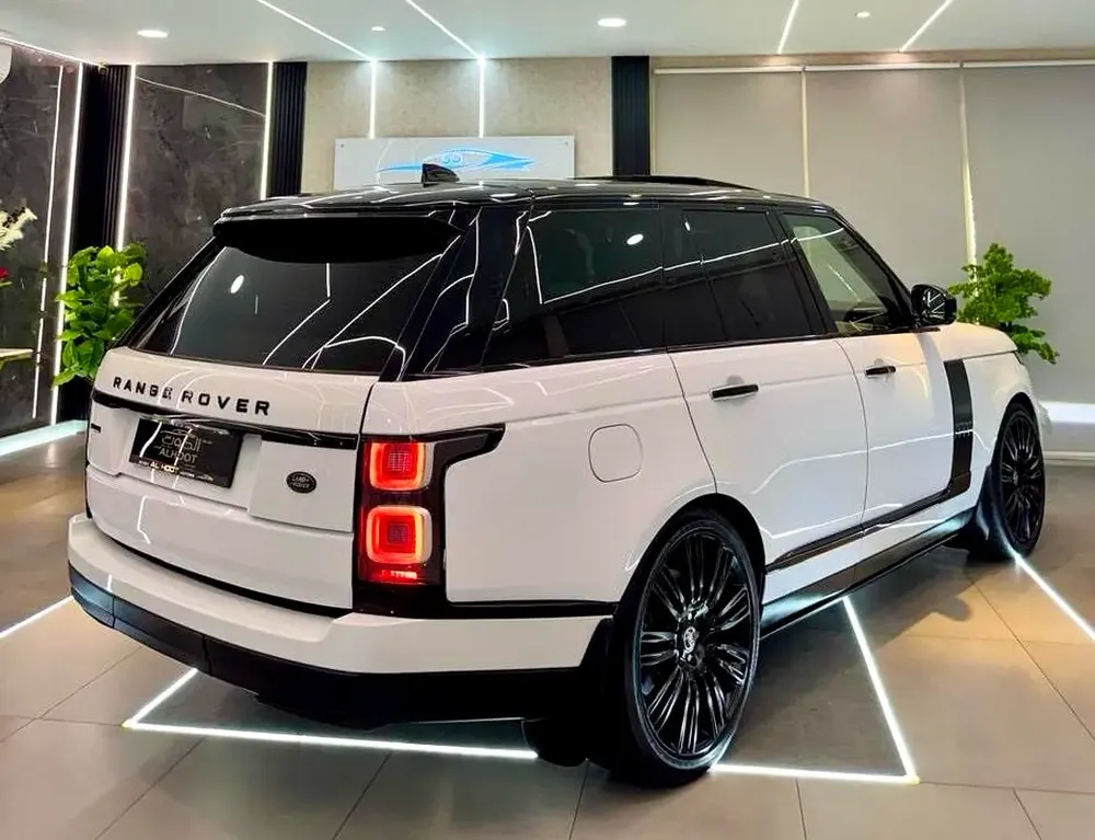 AUTOBIOGRAPHY RANGE ROVER VOGUE || GCC II FULLY LOADED || PERFECT CONDITION || ACCIDENT FREE - Image 7