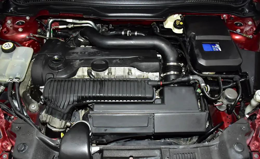 EXCELLENT DEAL for our Volvo C70 T5 ( 2011 Model ) in Red Color GCC Specs - Image 18