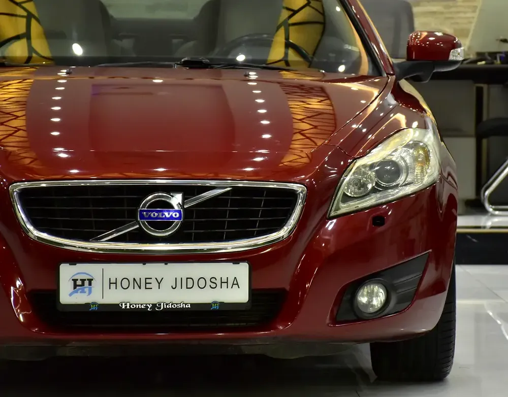 EXCELLENT DEAL for our Volvo C70 T5 ( 2011 Model ) in Red Color GCC Specs - Image 4