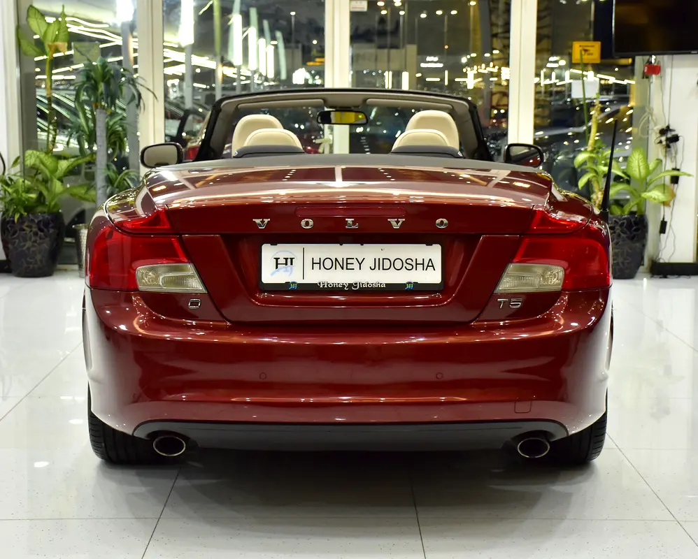 EXCELLENT DEAL for our Volvo C70 T5 ( 2011 Model ) in Red Color GCC Specs - Image 5