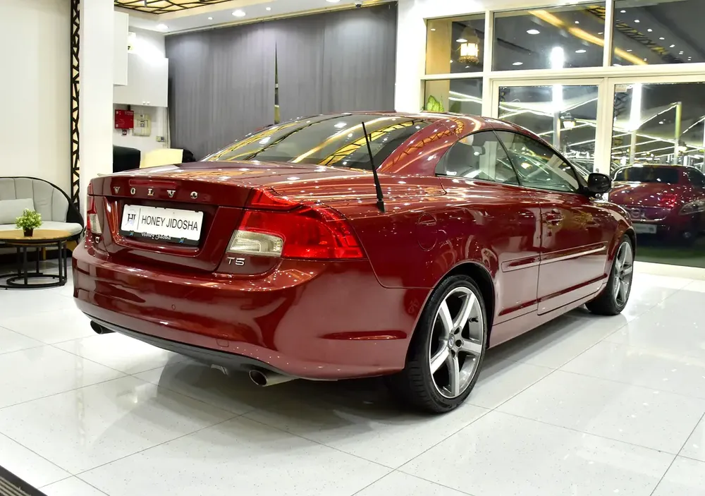 EXCELLENT DEAL for our Volvo C70 T5 ( 2011 Model ) in Red Color GCC Specs - Image 6
