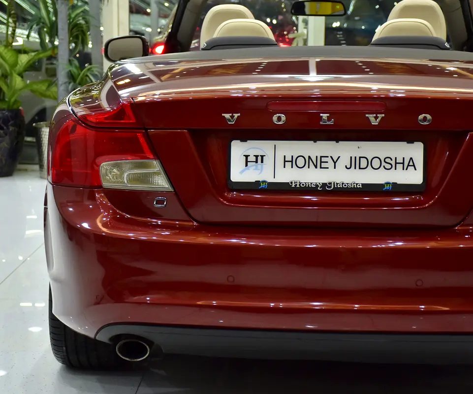 EXCELLENT DEAL for our Volvo C70 T5 ( 2011 Model ) in Red Color GCC Specs - Image 8