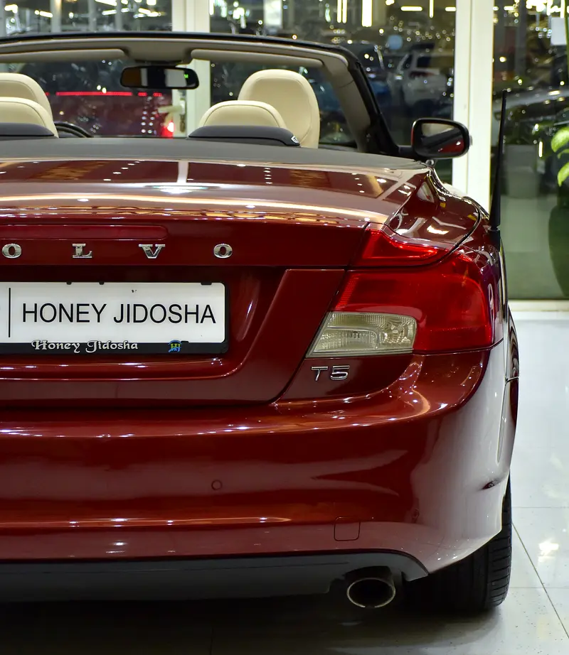EXCELLENT DEAL for our Volvo C70 T5 ( 2011 Model ) in Red Color GCC Specs - Image 9