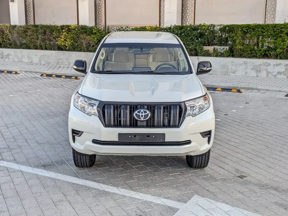 TOYOTA PRADO 2023 GCC V4 2.7L LOW MILEAGE ORIGINAL PAINT IN EXCELLENT CONDITION - Image 19