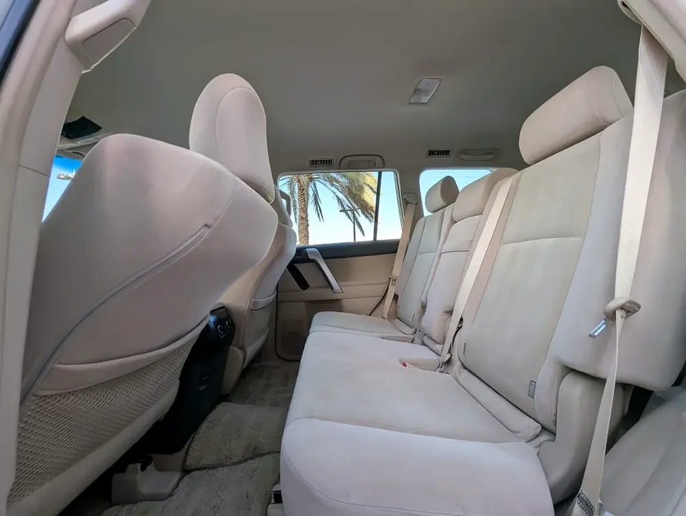TOYOTA PRADO 2023 GCC V4 2.7L LOW MILEAGE ORIGINAL PAINT IN EXCELLENT CONDITION - Image 6