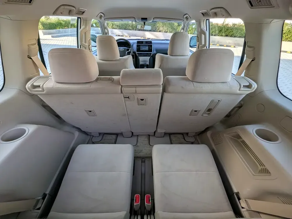 TOYOTA PRADO 2023 GCC V4 2.7L LOW MILEAGE ORIGINAL PAINT IN EXCELLENT CONDITION - Image 7