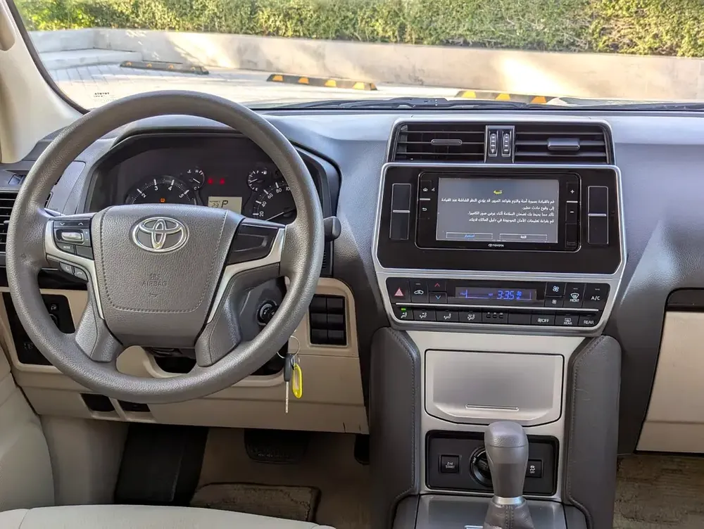 TOYOTA PRADO 2023 GCC V4 2.7L LOW MILEAGE ORIGINAL PAINT IN EXCELLENT CONDITION - Image 9