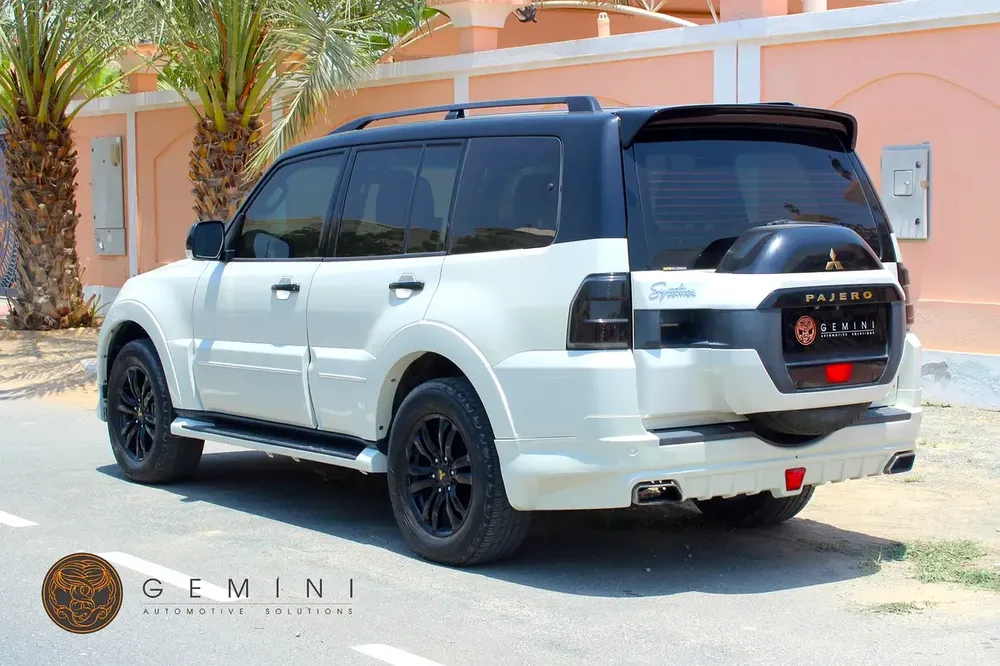 Mitsubishi Pajero 3.8 4WD Signature Edition 2020 w/ FULL HISTORY - Image 5
