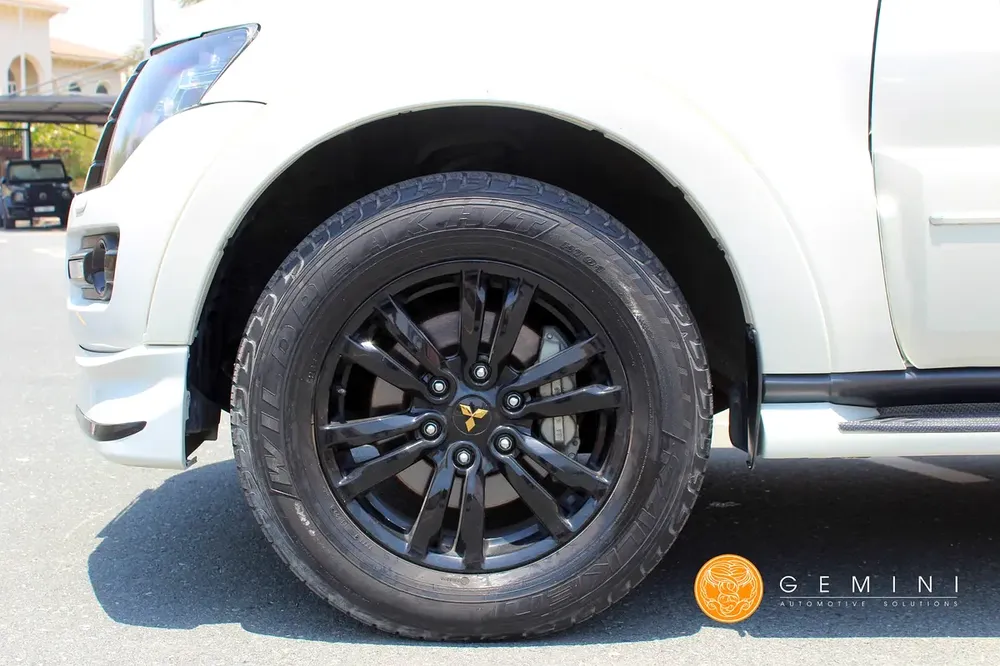 Mitsubishi Pajero 3.8 4WD Signature Edition 2020 w/ FULL HISTORY - Image 9