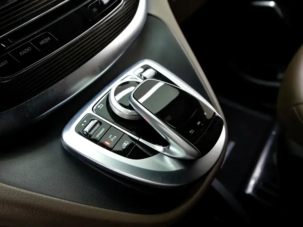 2020 | Mercedes Benz | V250 Maybach | GCC Spec - Image 12