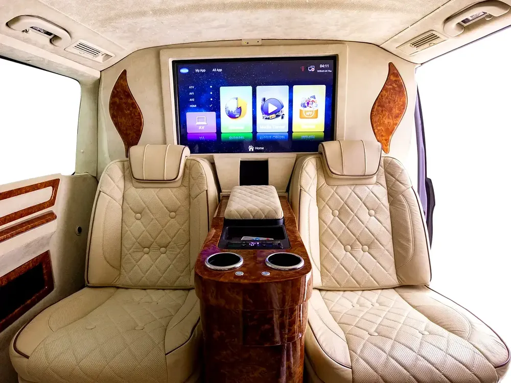 2020 | Mercedes Benz | V250 Maybach | GCC Spec - Image 16
