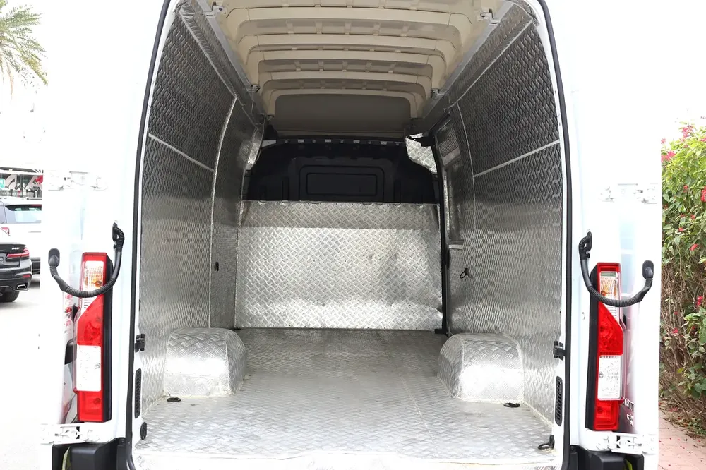 2025 Renault Master 2.3T Panel Van (L4H3) - GCC Specs - Image 11