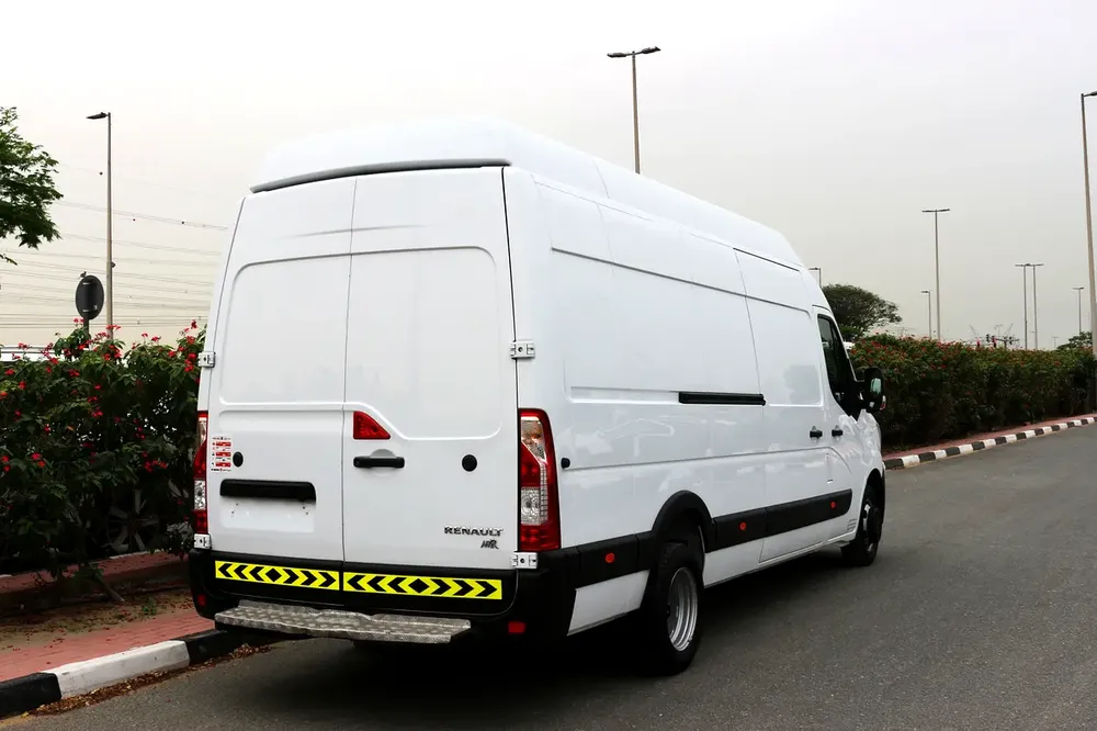 2025 Renault Master 2.3T Panel Van (L4H3) - GCC Specs - Image 13