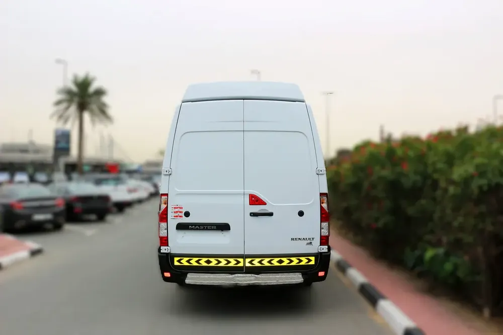 2025 Renault Master 2.3T Panel Van (L4H3) - GCC Specs - Image 15