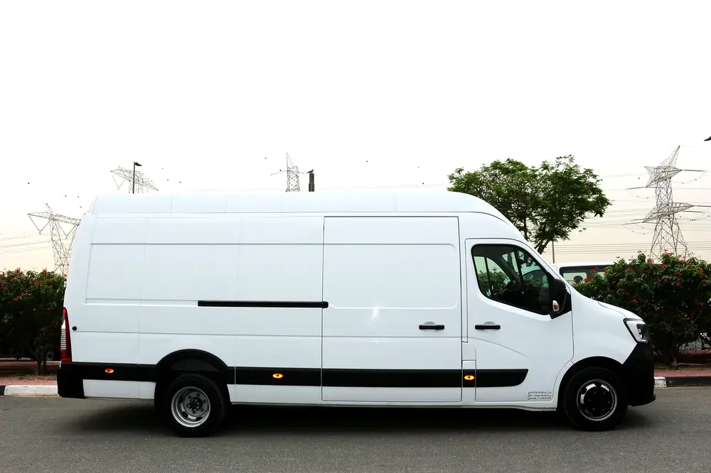 2025 Renault Master 2.3T Panel Van (L4H3) - GCC Specs - Image 4