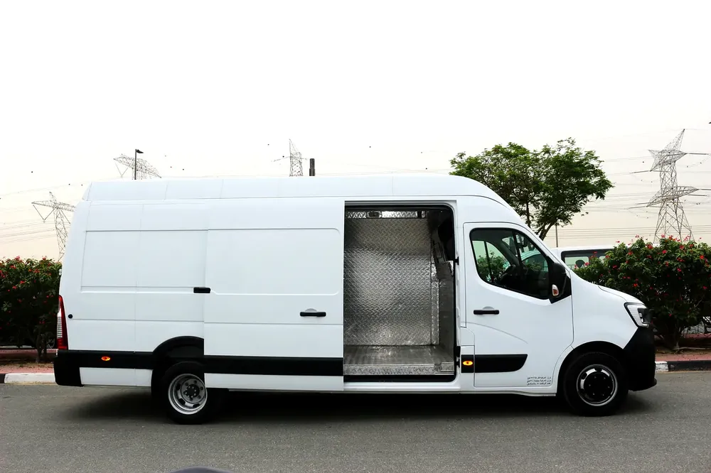 2025 Renault Master 2.3T Panel Van (L4H3) - GCC Specs - Image 5