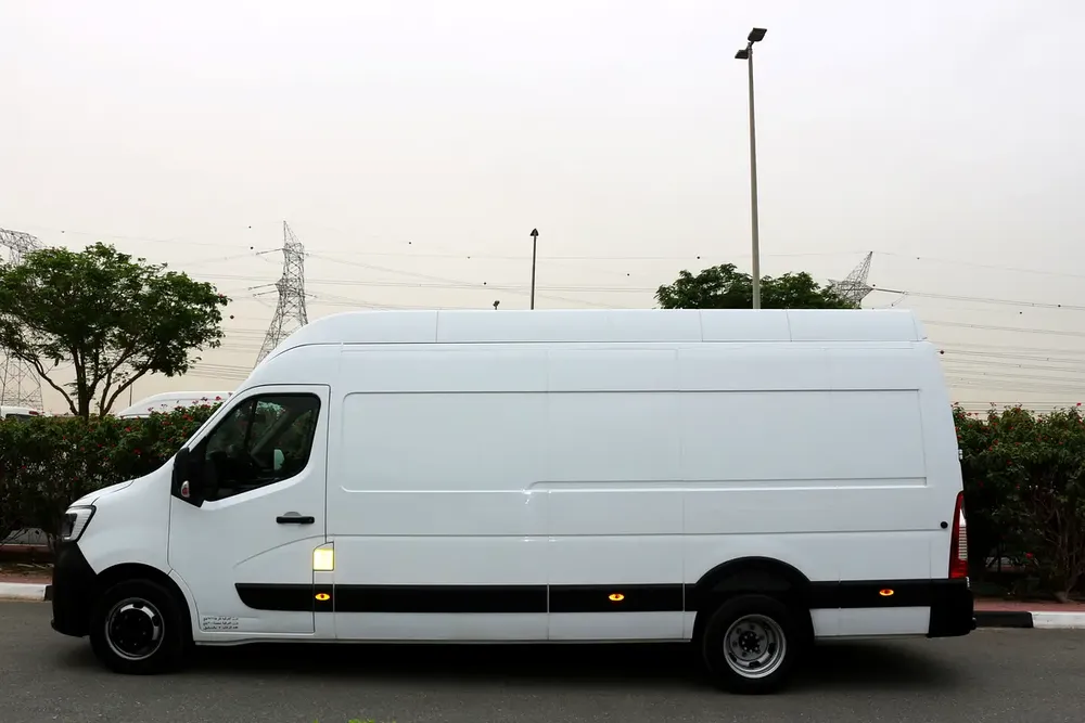 2025 Renault Master 2.3T Panel Van (L4H3) - GCC Specs - Image 6