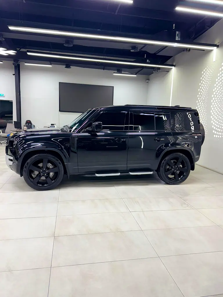 Defender V6 HSE - Image 16
