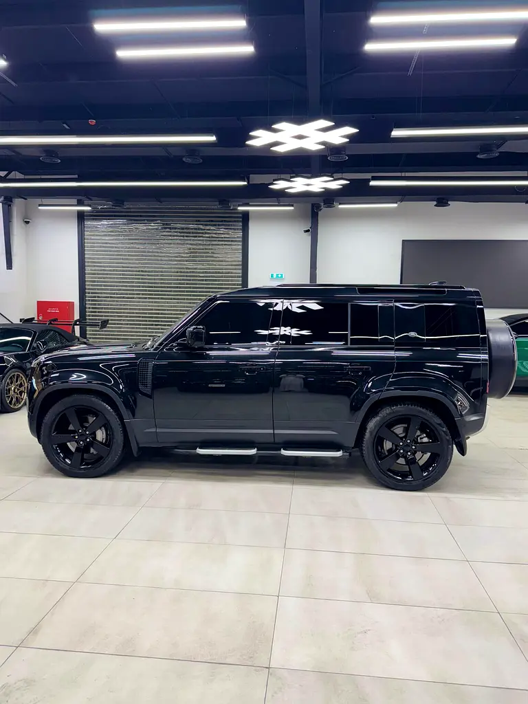 Defender V6 HSE - Image 18