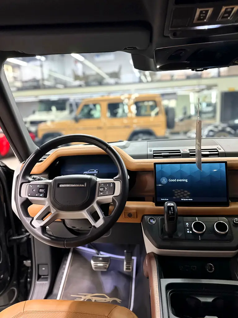 Defender V6 HSE - Image 9