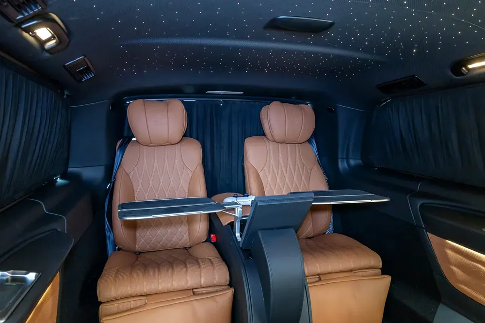 Mercedes V300 Maybach | 2025 GCC | With Warranty | VIP Interior | PS5  Smart TV 43” - Image 12