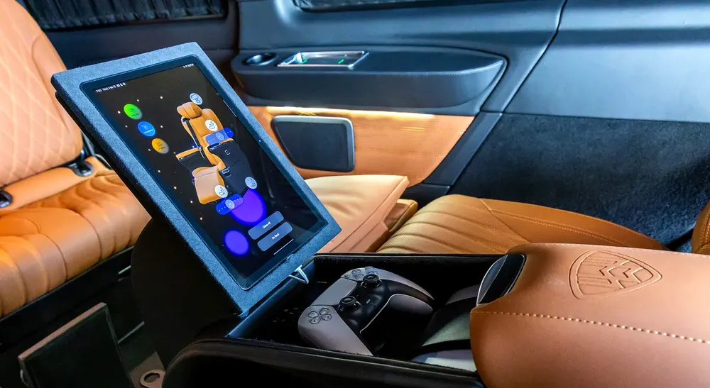 Mercedes V300 Maybach | 2025 GCC | With Warranty | VIP Interior | PS5  Smart TV 43” - Image 13