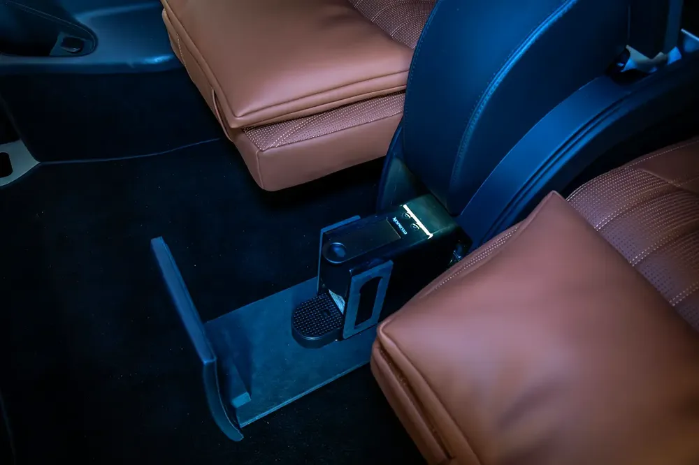 Mercedes V300 Maybach | 2025 GCC | With Warranty | VIP Interior | PS5  Smart TV 43” - Image 16