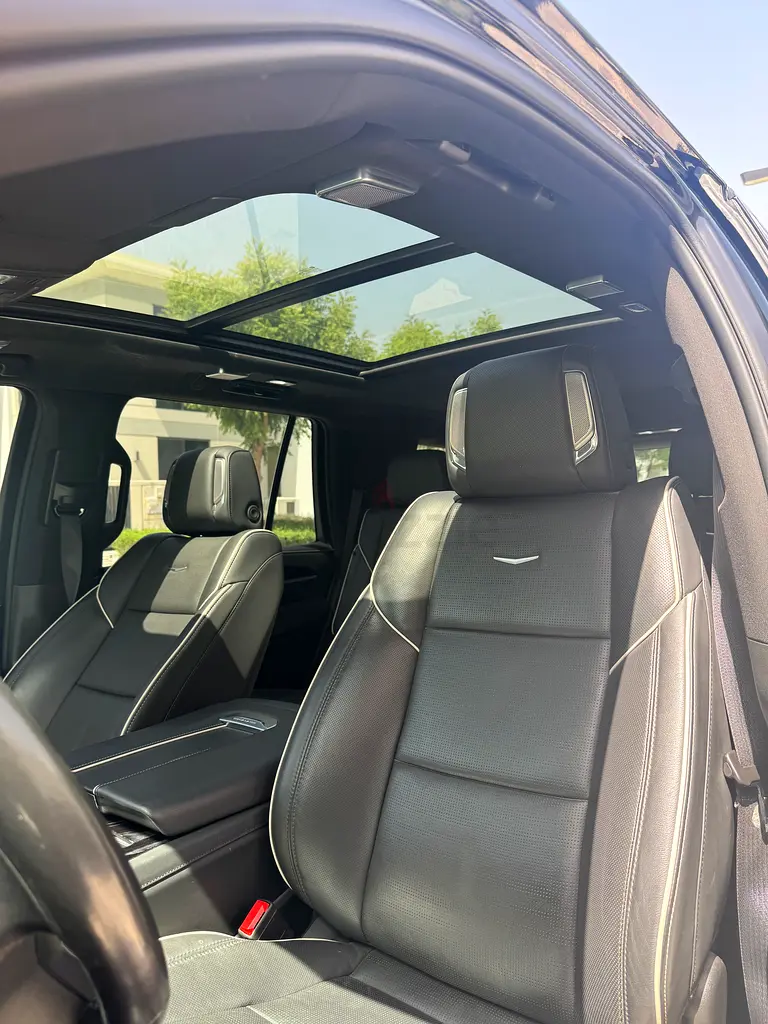 Cadillac Escalade sport full option - 2022 model - Image 12