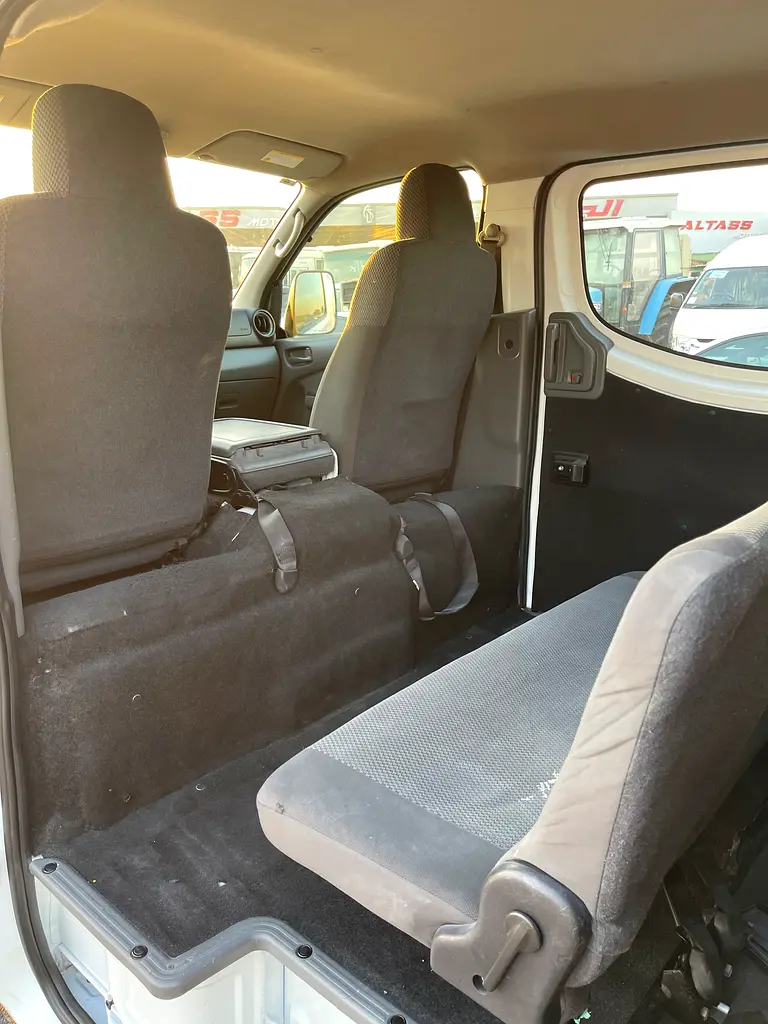 NISSAN URVAN 2020 6 SEATS CARGO VAN GCC SPECS - Image 13