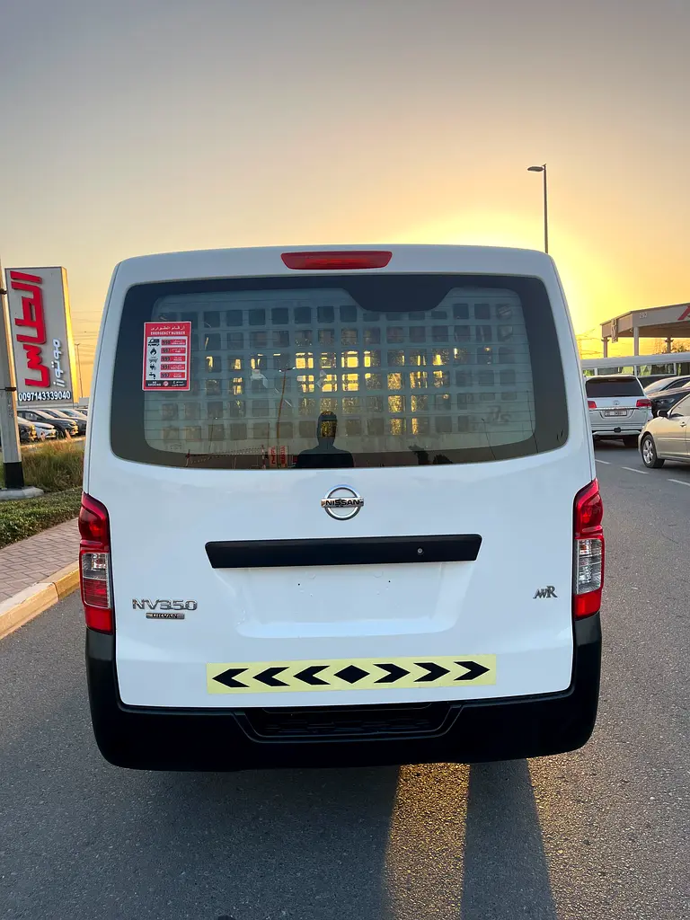 NISSAN URVAN 2020 6 SEATS CARGO VAN GCC SPECS - Image 4