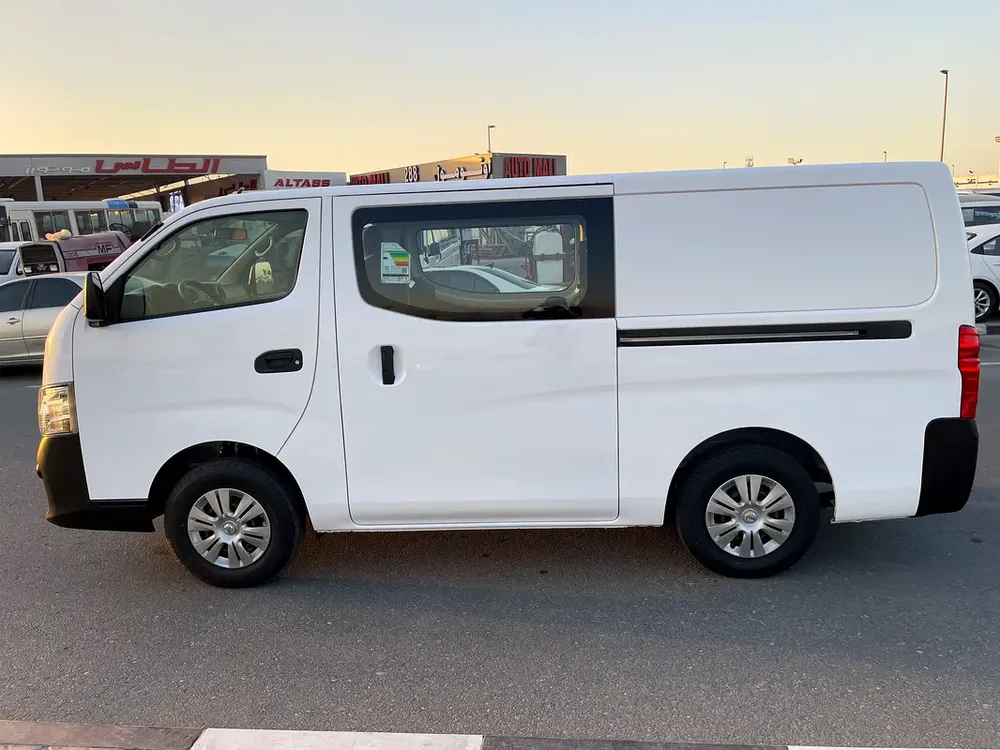 NISSAN URVAN 2020 6 SEATS CARGO VAN GCC SPECS - Image 7