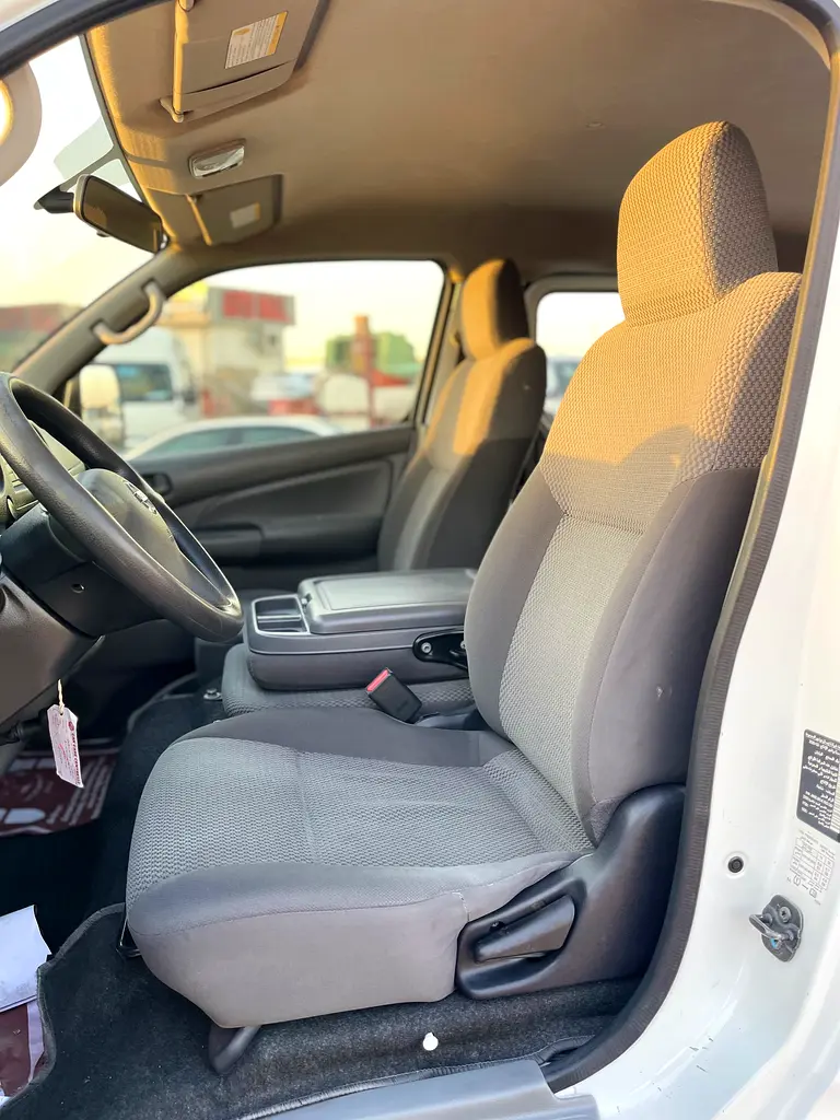 NISSAN URVAN 2020 6 SEATS CARGO VAN GCC SPECS - Image 8