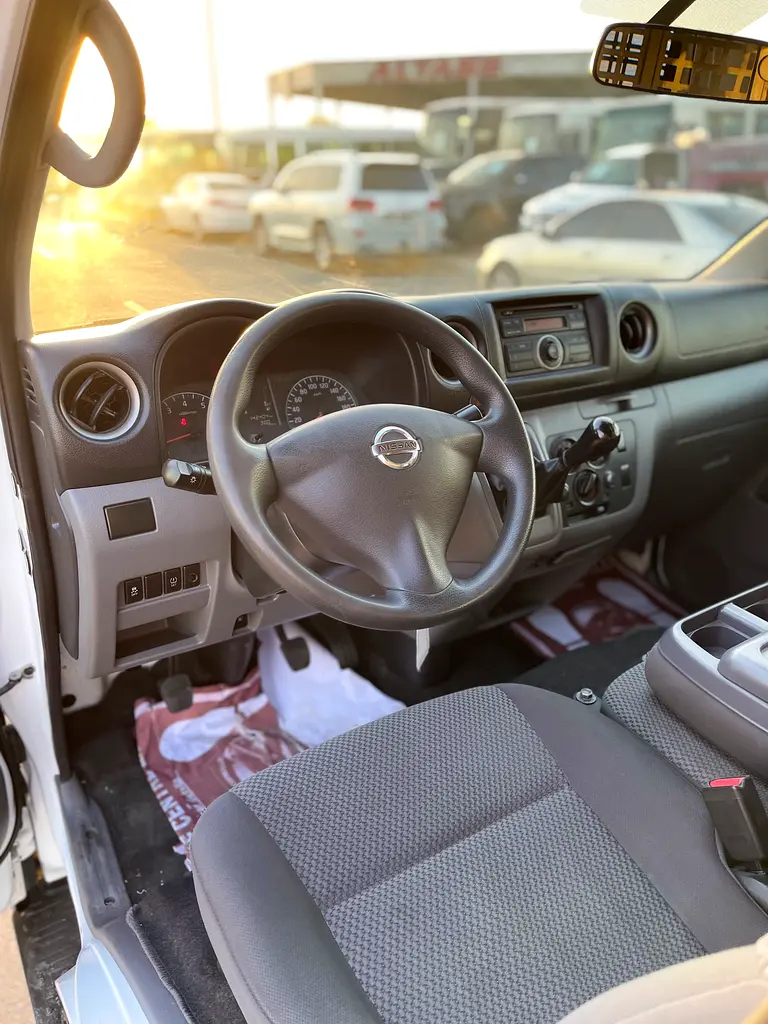 NISSAN URVAN 2020 6 SEATS CARGO VAN GCC SPECS - Image 9