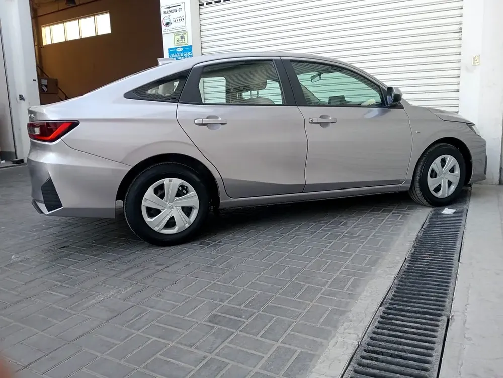 2023 Toyota Yaris SE - GCC Specs - Like New! - Image 6