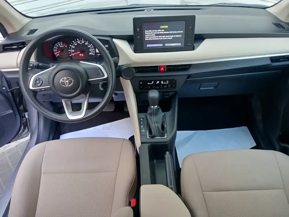 2023 Toyota Yaris SE - GCC Specs - Like New! - Image 7