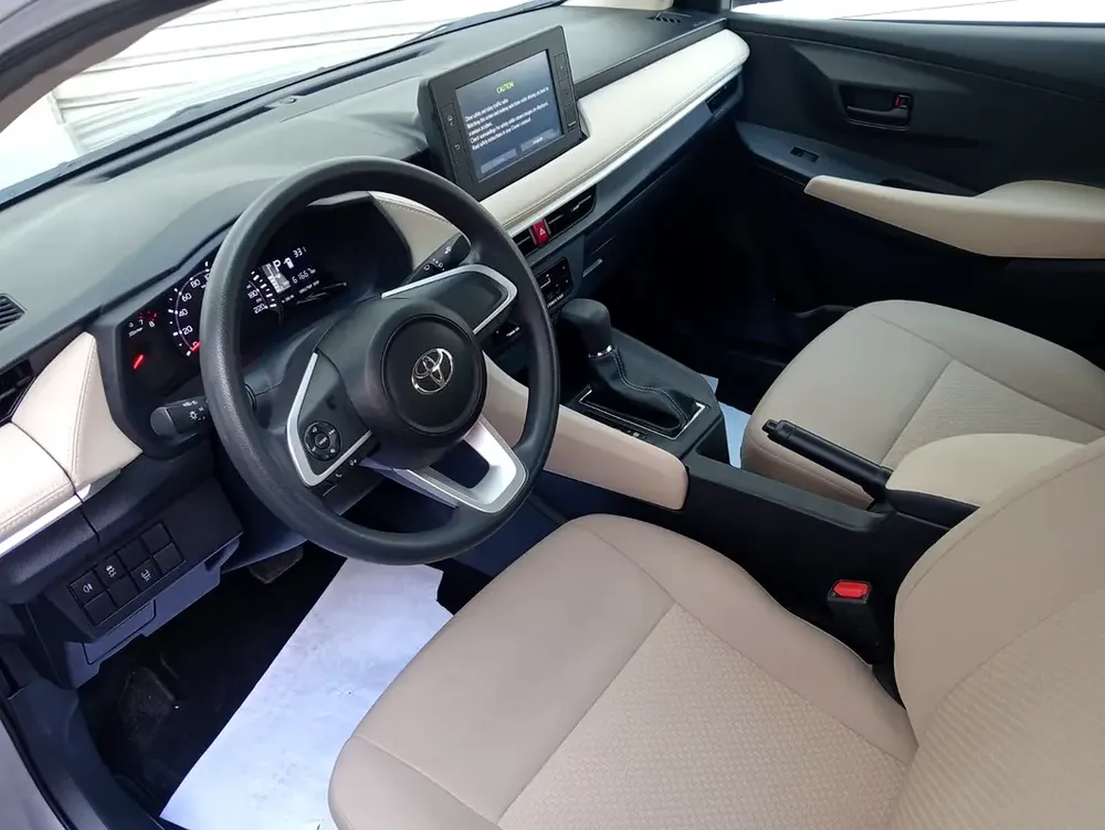 2023 Toyota Yaris SE - GCC Specs - Like New! - Image 8