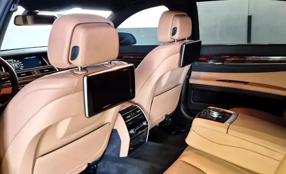 BEST !!! VERY LOW KMS BMW 740LI GCC !!! - Image 12