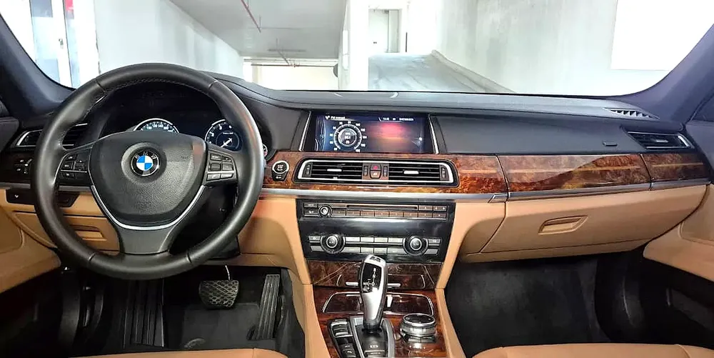 BEST !!! VERY LOW KMS BMW 740LI GCC !!! - Image 16