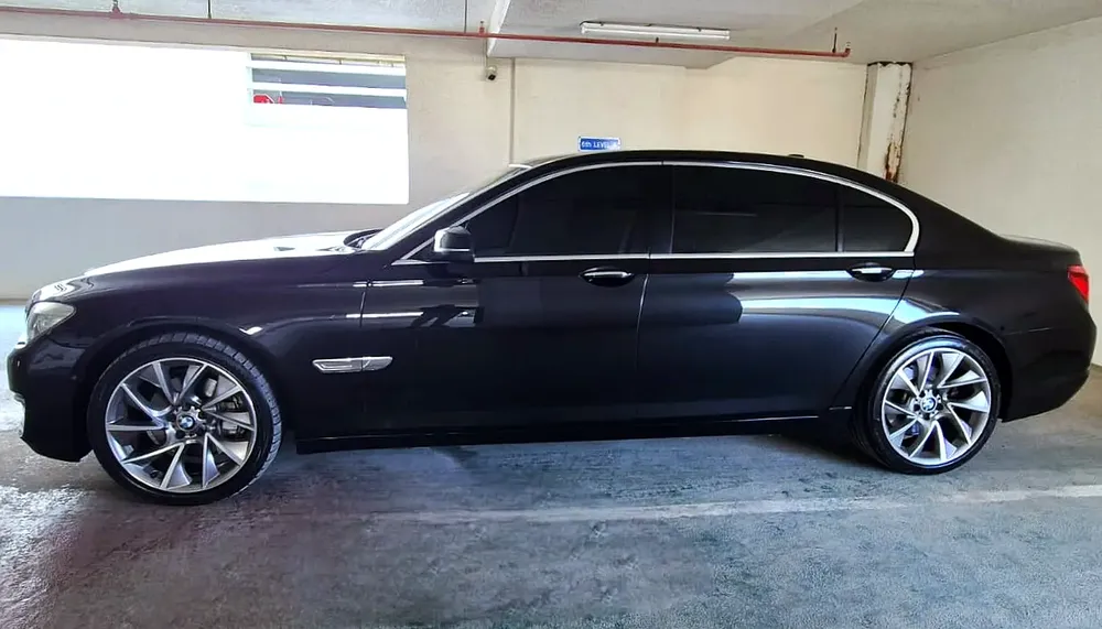 BEST !!! VERY LOW KMS BMW 740LI GCC !!! - Image 18