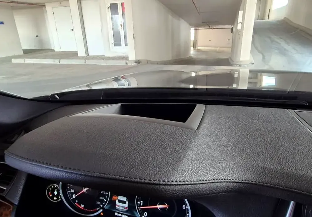 BEST !!! VERY LOW KMS BMW 740LI GCC !!! - Image 4