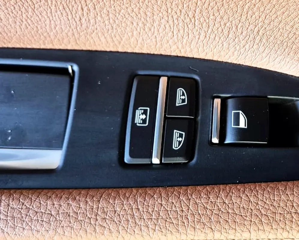 BEST !!! VERY LOW KMS BMW 740LI GCC !!! - Image 5