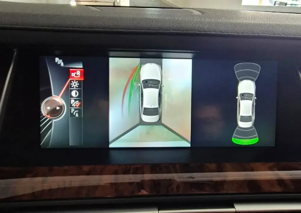 BEST !!! VERY LOW KMS BMW 740LI GCC !!! - Image 9