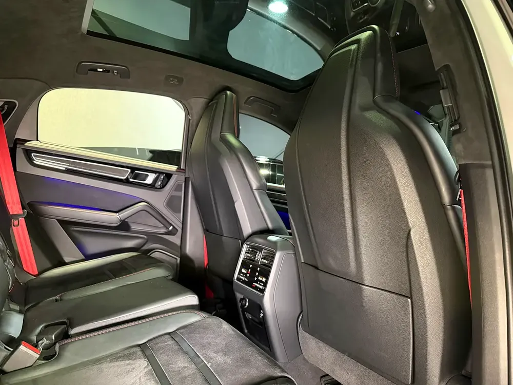 PORSCHE CAYENNE COUPE GTS 2022 GCC FHS - Image 17