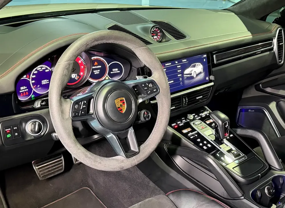PORSCHE CAYENNE COUPE GTS 2022 GCC FHS - Image 6